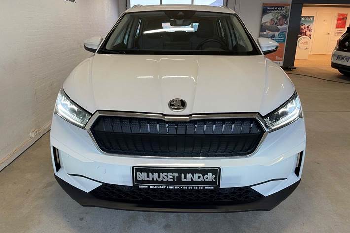 Hvid Skoda Enyaq fra 2023