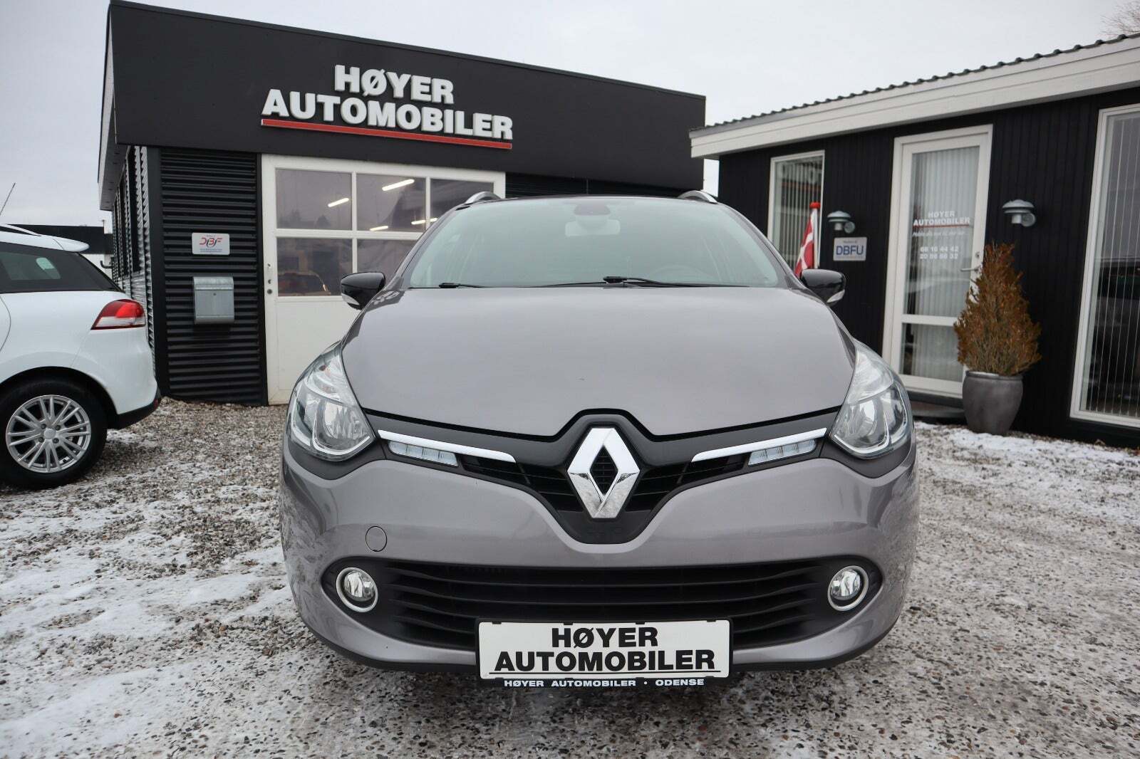 Grå Renault Clio IV fra 2016