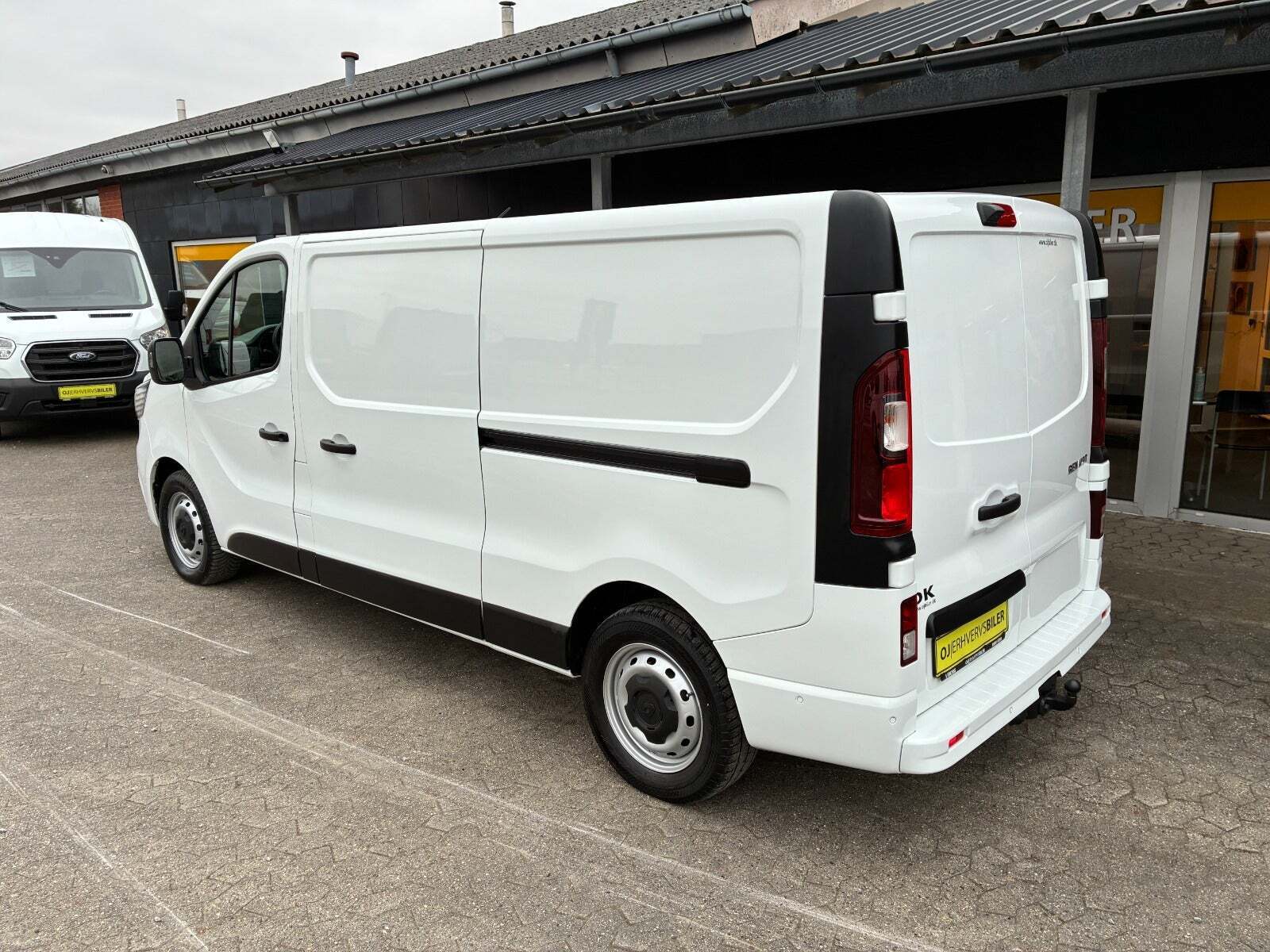 Hvid Renault Trafic fra 2022