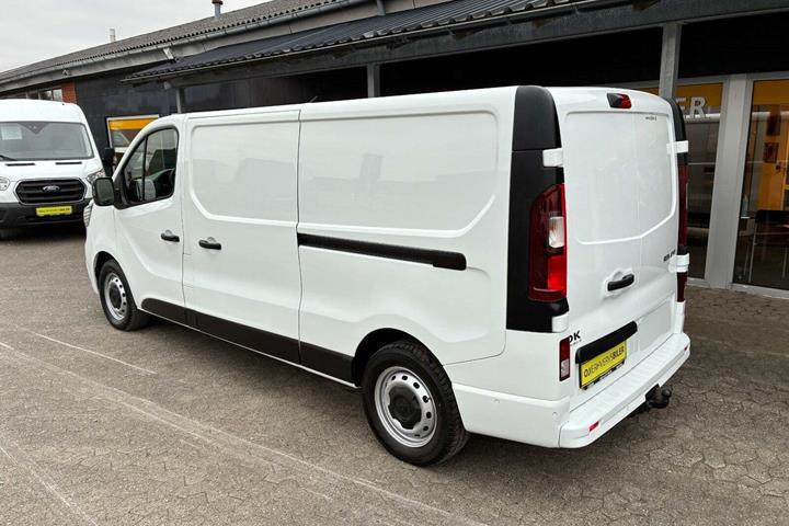 Hvid Renault Trafic fra 2022