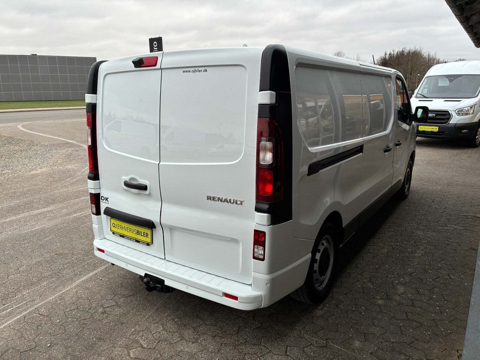 Hvid Renault Trafic fra 2022