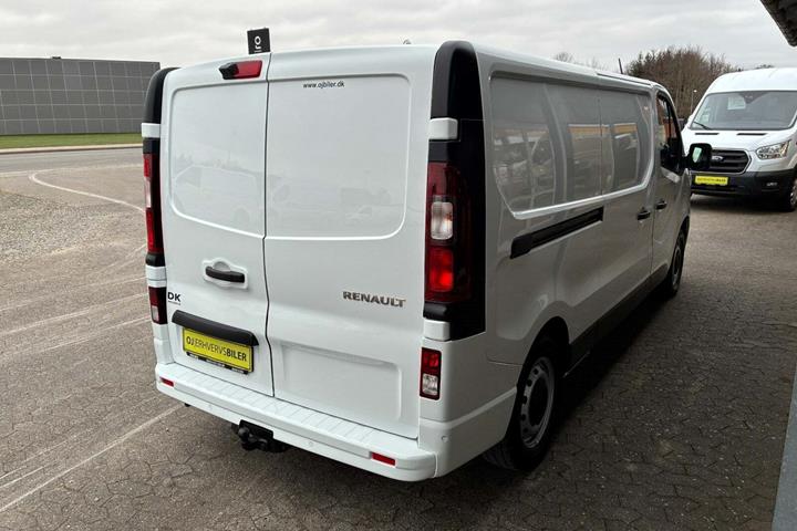 Hvid Renault Trafic fra 2022