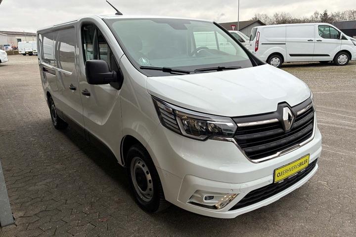 Hvid Renault Trafic fra 2022