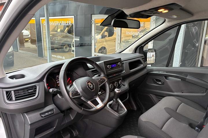 Hvid Renault Trafic fra 2022