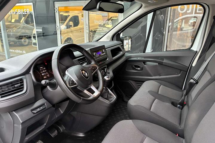 Hvid Renault Trafic fra 2022