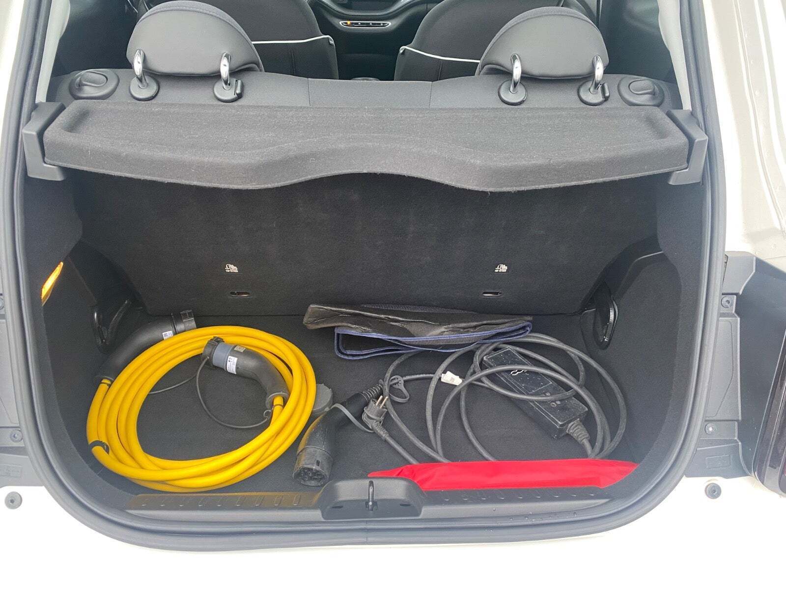 Hvid Fiat 500e fra 2023