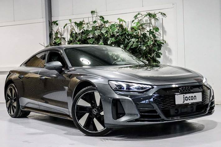 Grå Audi e-tron GT fra 2022 set udefra