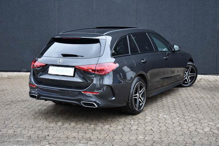 Grå Mercedes C300 e fra 2022
