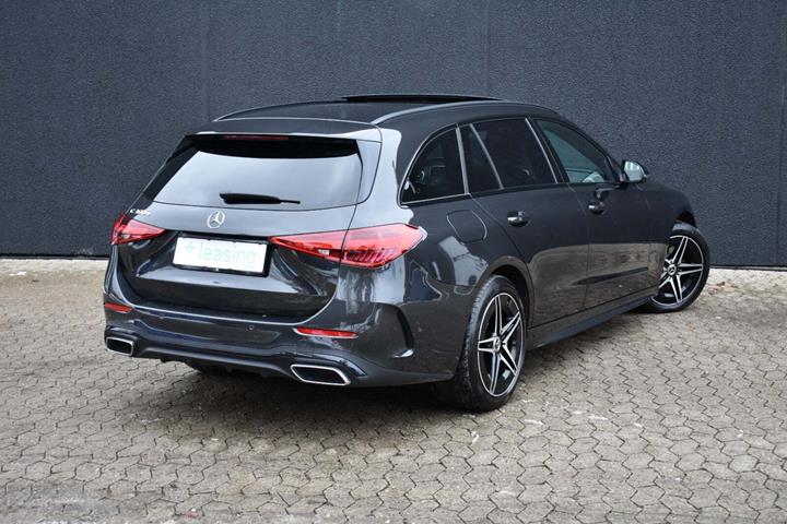 Grå Mercedes C300 e fra 2022