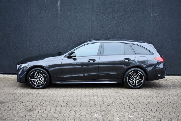 Grå Mercedes C300 e fra 2022