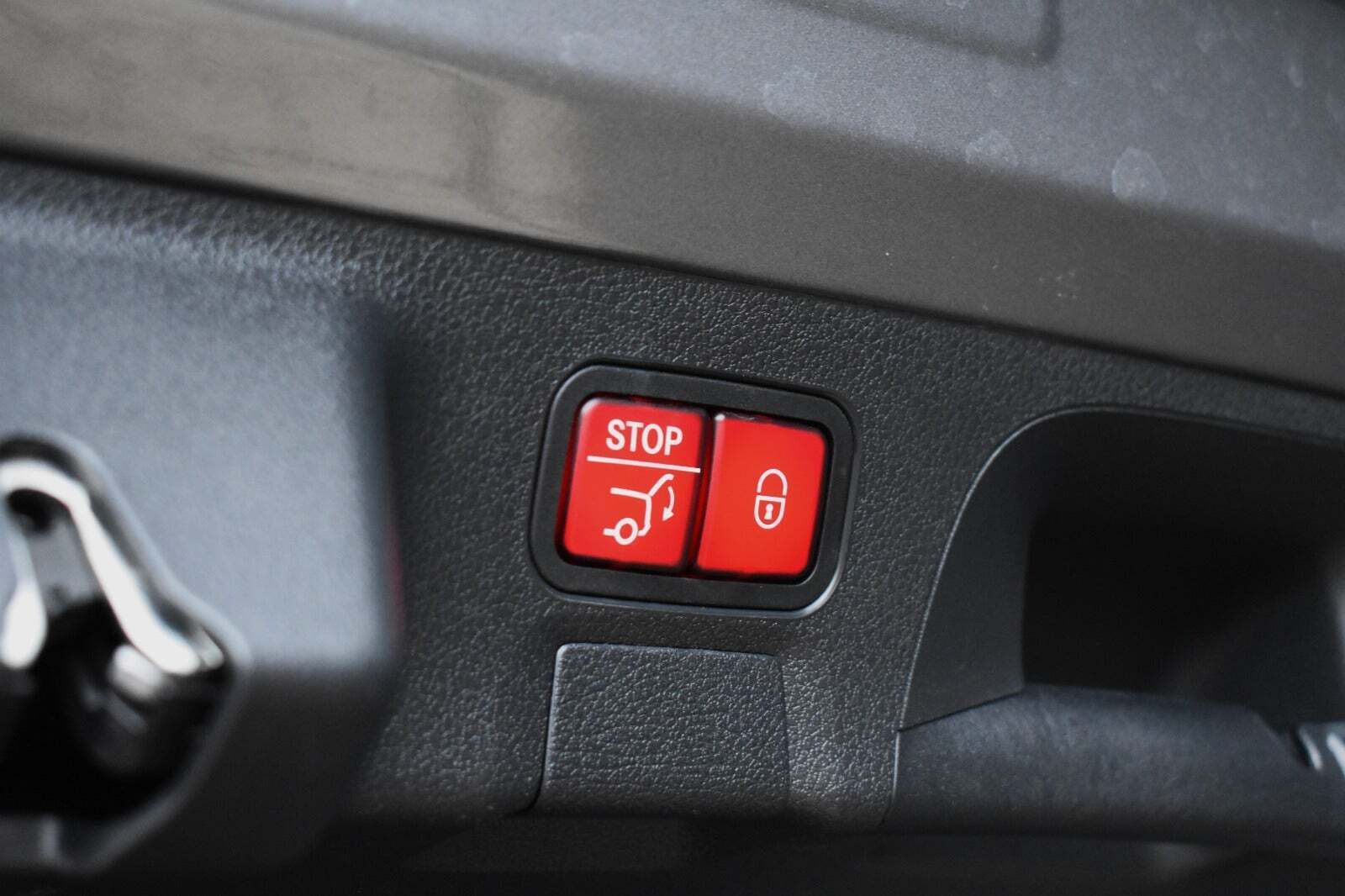 Grå Mercedes CLA250 e fra 2022