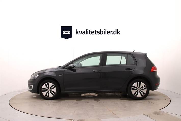 Grå VW Golf fra 2021