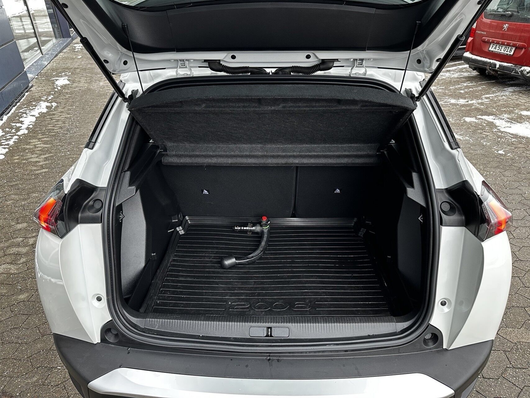 Hvid Peugeot 2008 fra 2023