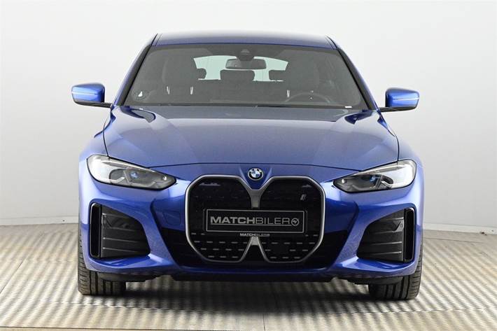 Blå BMW i4 fra 2024