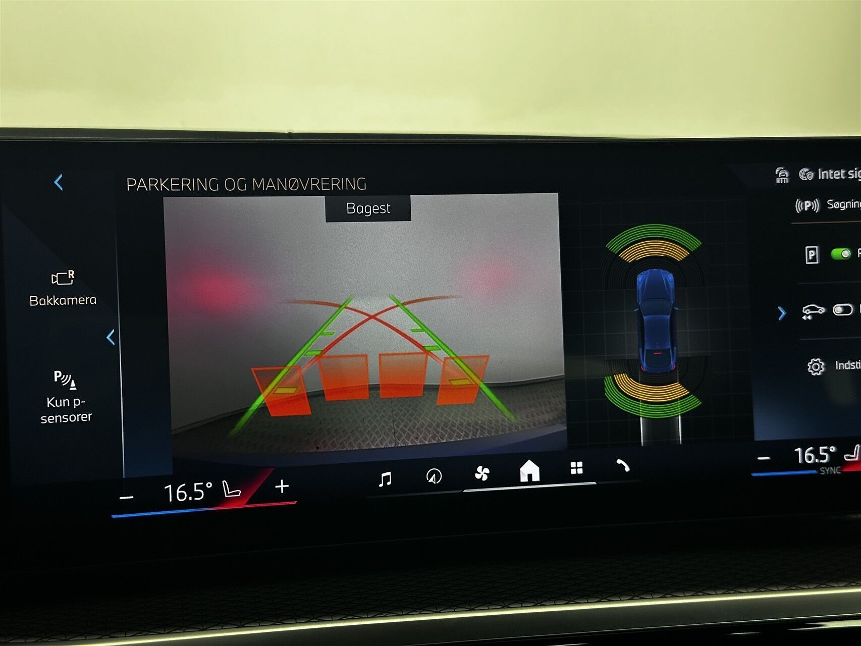 Blå BMW i4 fra 2024