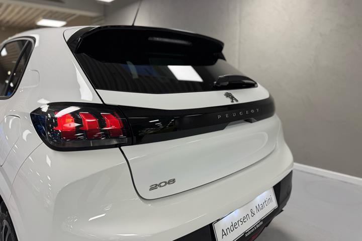 Hvid Peugeot 208 fra 2023