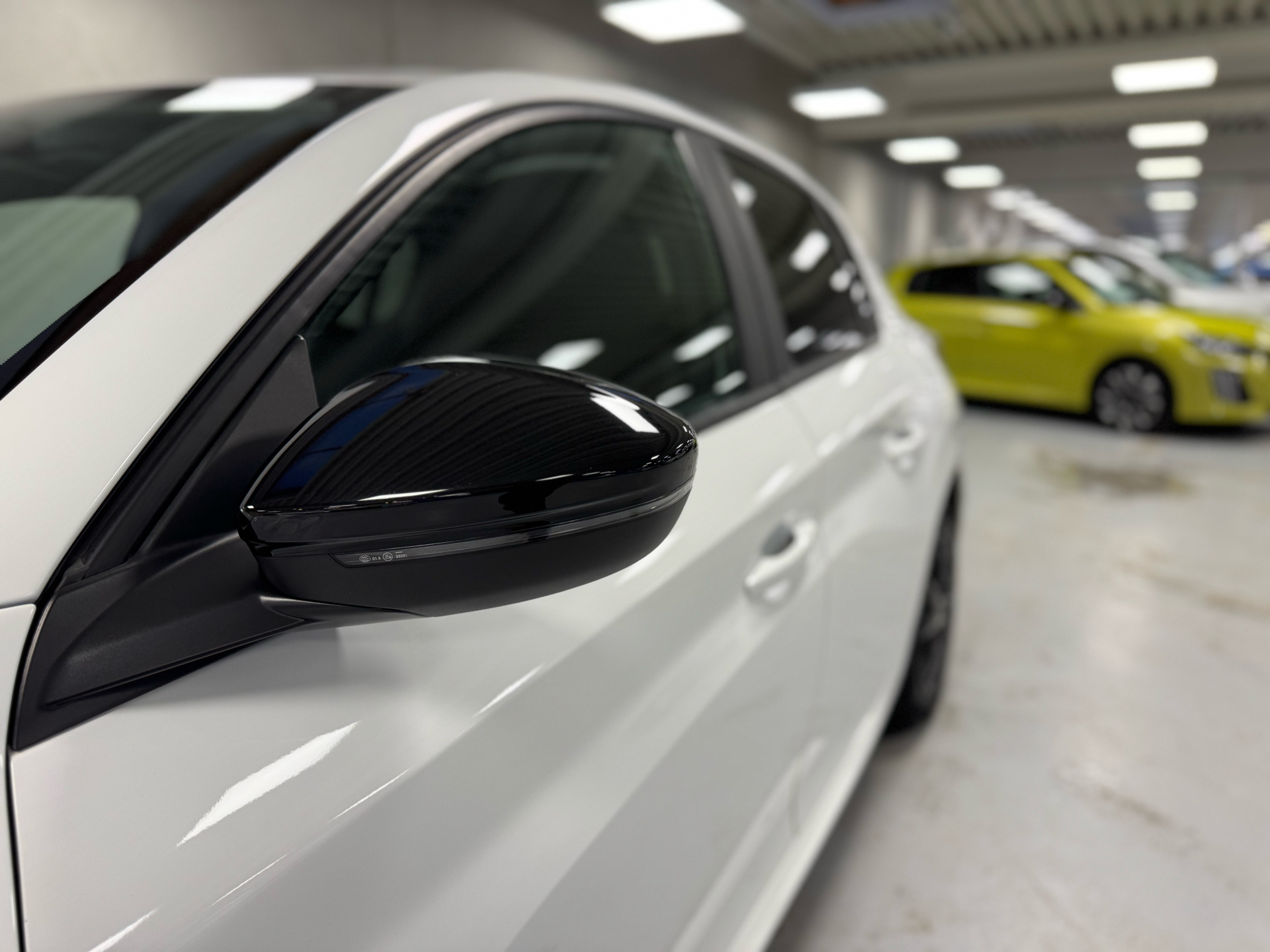 Hvid Peugeot 208 fra 2023