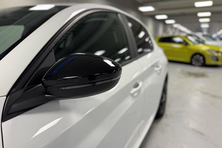 Hvid Peugeot 208 fra 2023