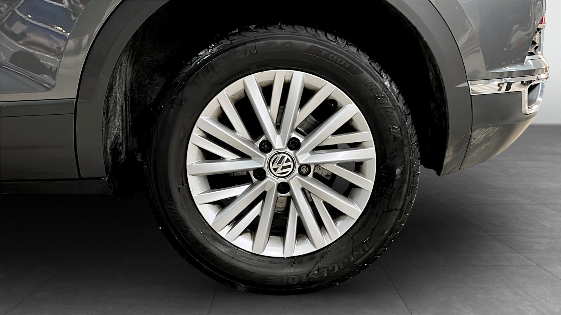 Grå VW T-Roc fra 2019