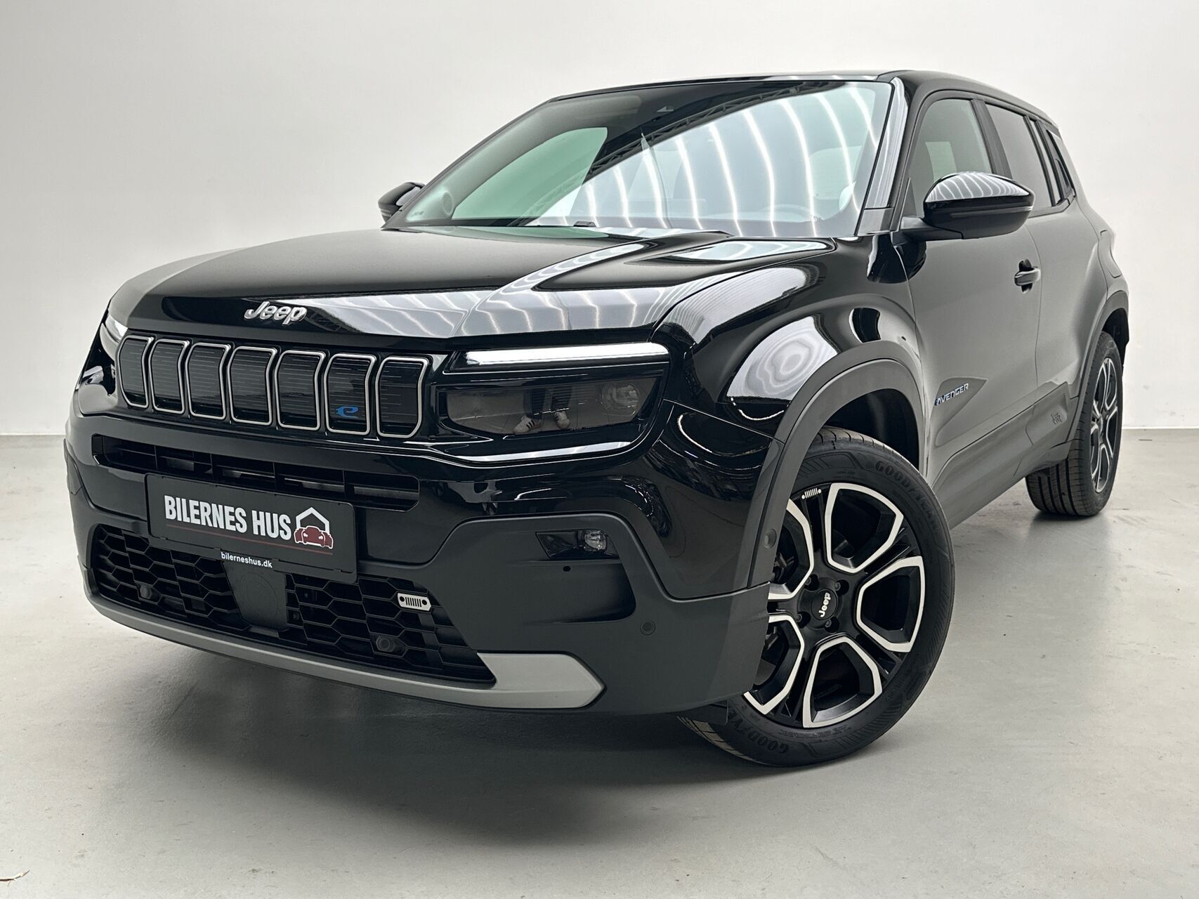 Sort Jeep Avenger fra 2023