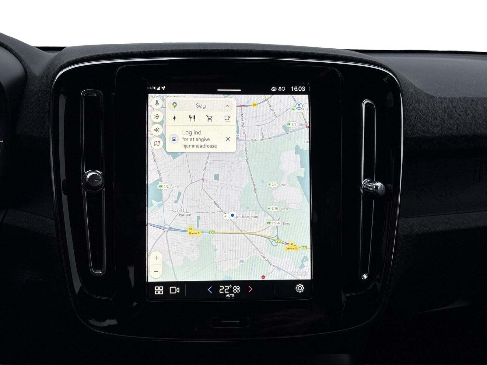 Grøn Volvo XC40 fra 2023