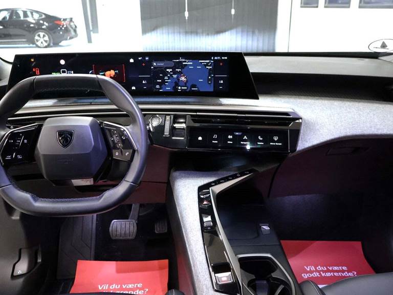 Peugeot e-3008 77 GT