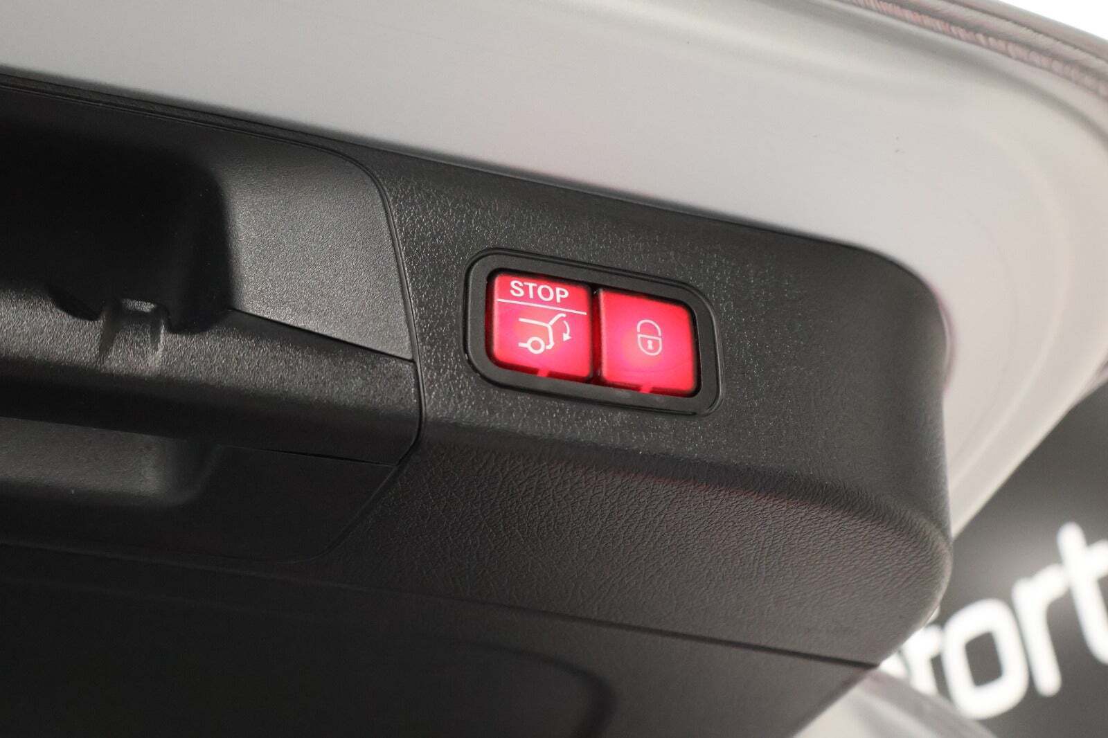 Grå Mercedes EQB250+ fra 2023