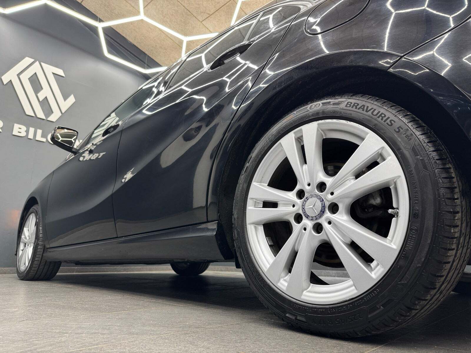 Sort Mercedes A180 d fra 2017