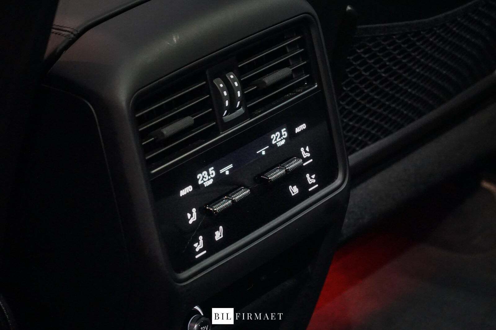 Sort Porsche Cayenne S fra 2024