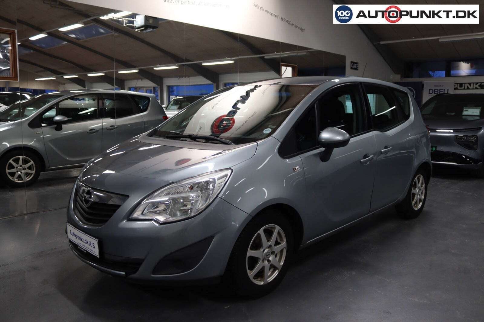 Grå Opel Meriva fra 2010