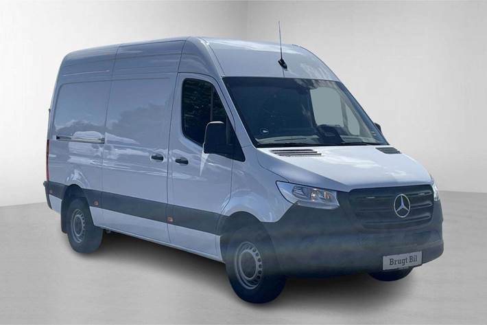Hvid Mercedes Sprinter 317 fra 2024