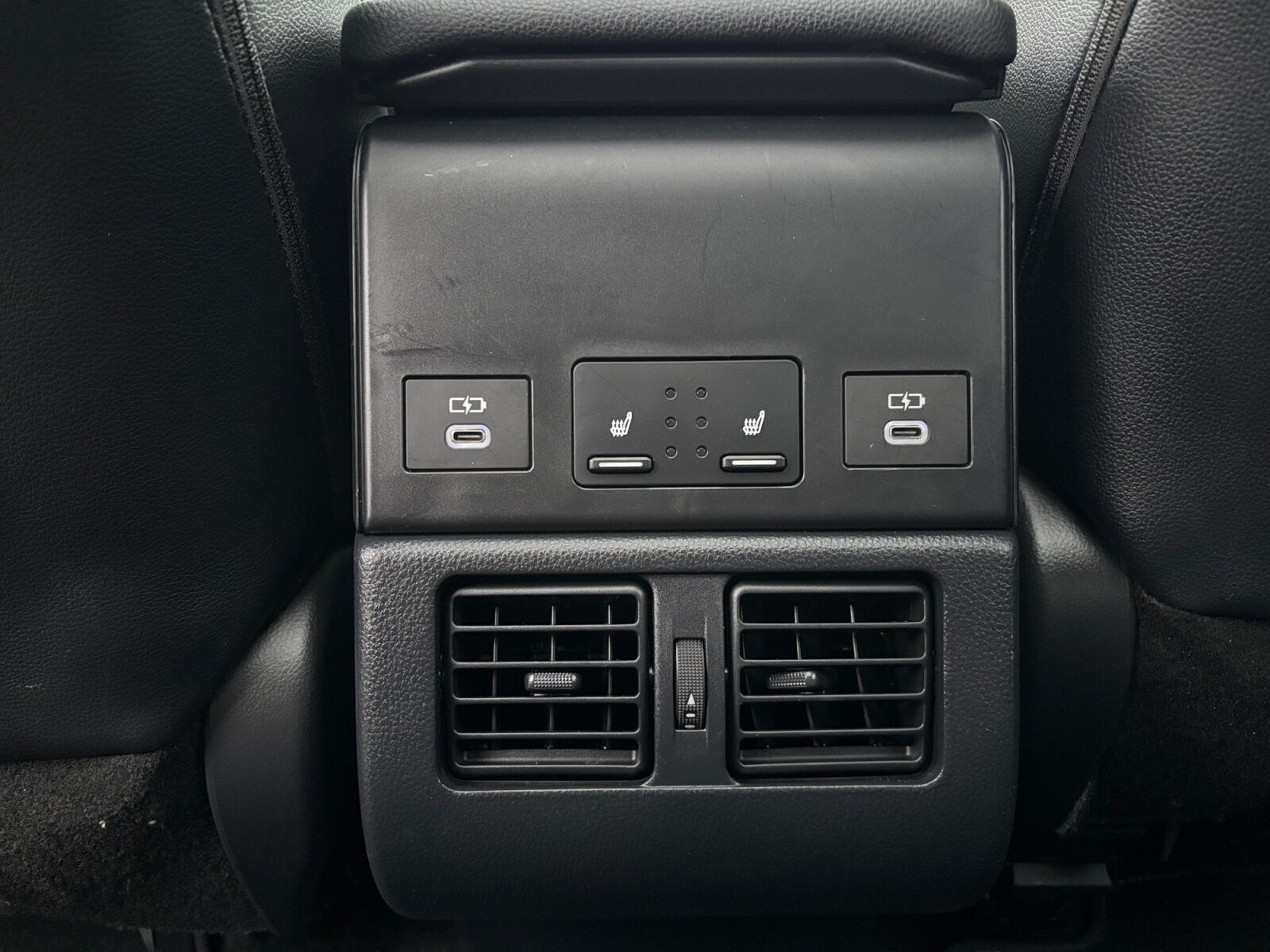 Sort Toyota BZ4X fra 2024