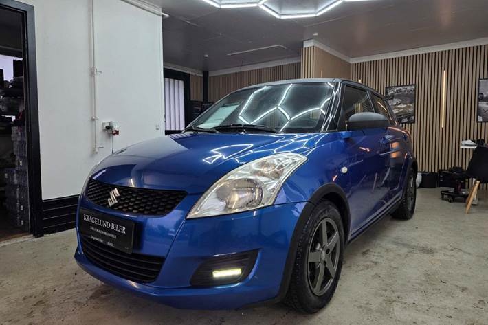 Grøn Suzuki Swift fra 2012 set udefra