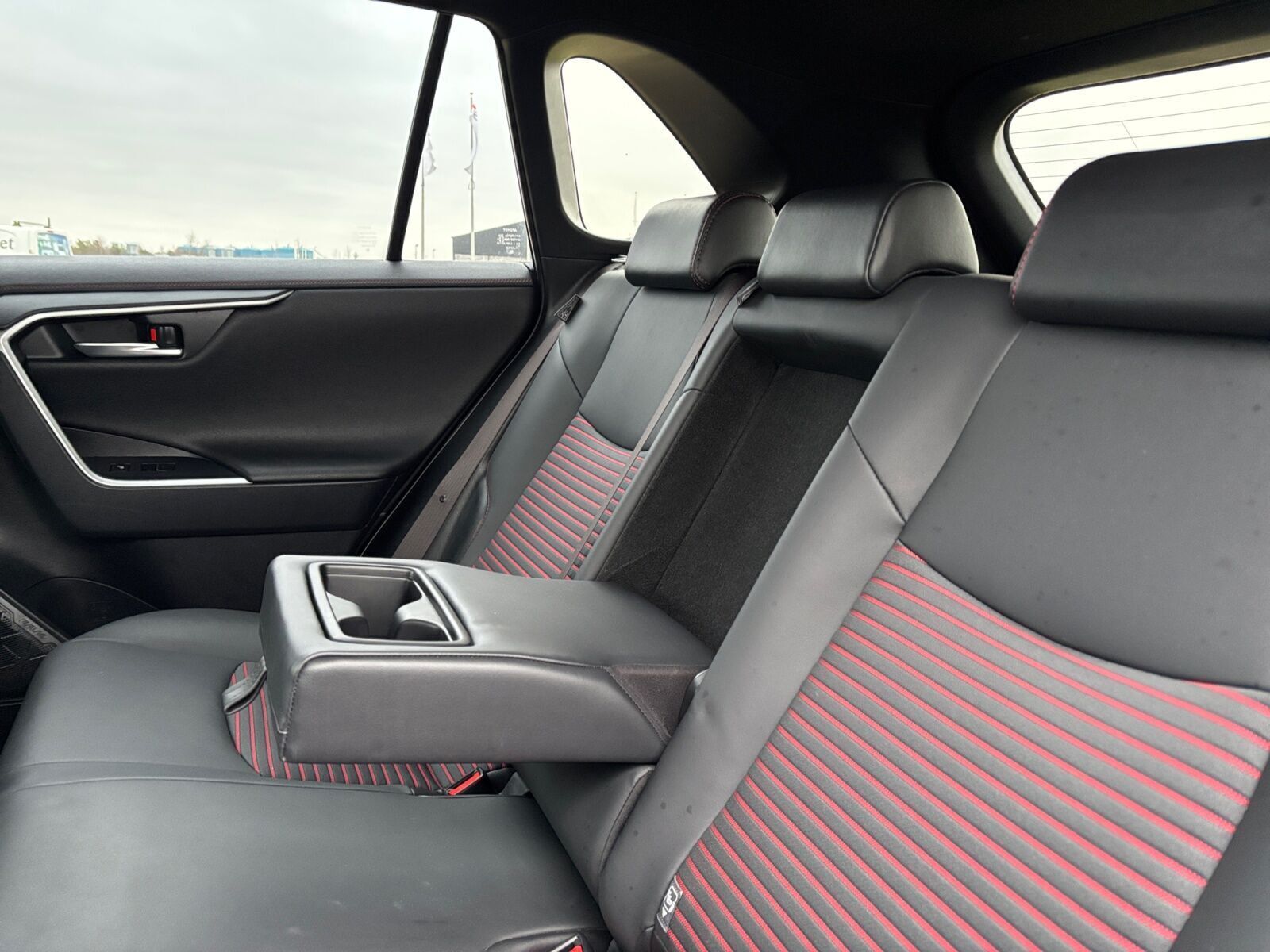 Grå Toyota RAV4 Plug-in fra 2022