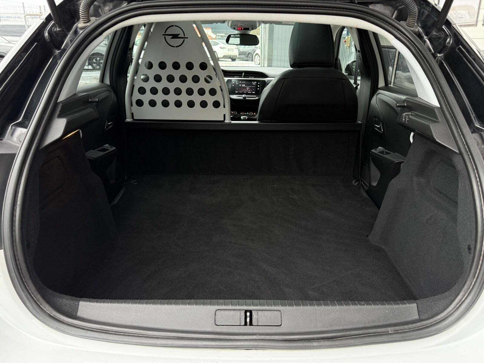 Hvid Opel Corsa fra 2020