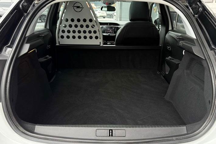 Hvid Opel Corsa fra 2020