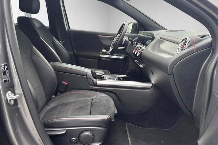 Grå Mercedes EQA250 fra 2021