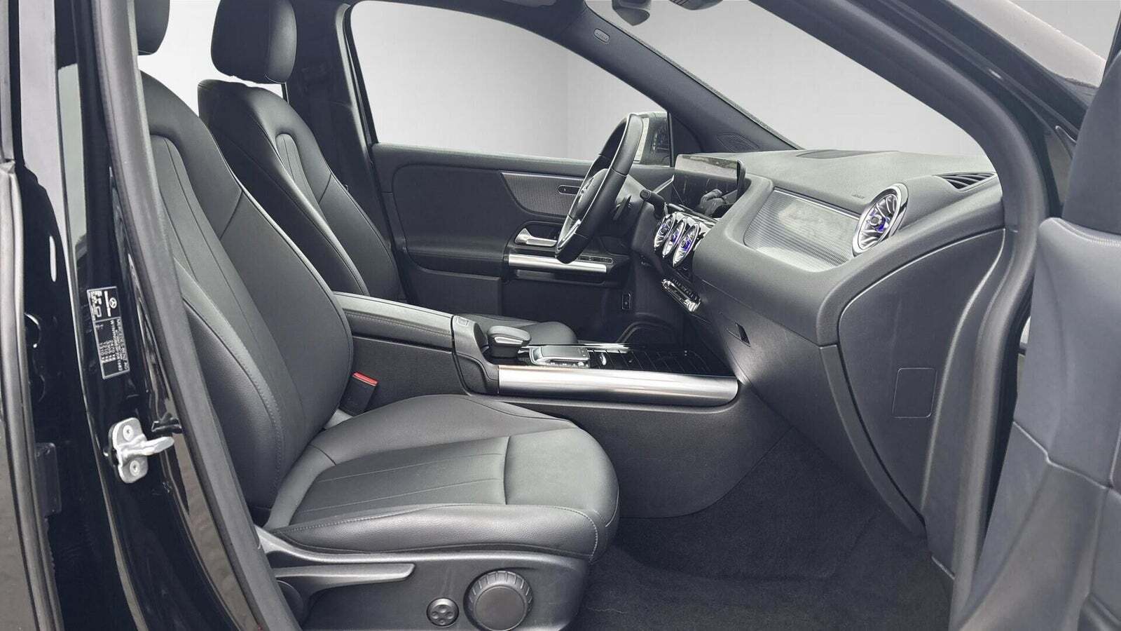 Sort Mercedes EQA250 fra 2023