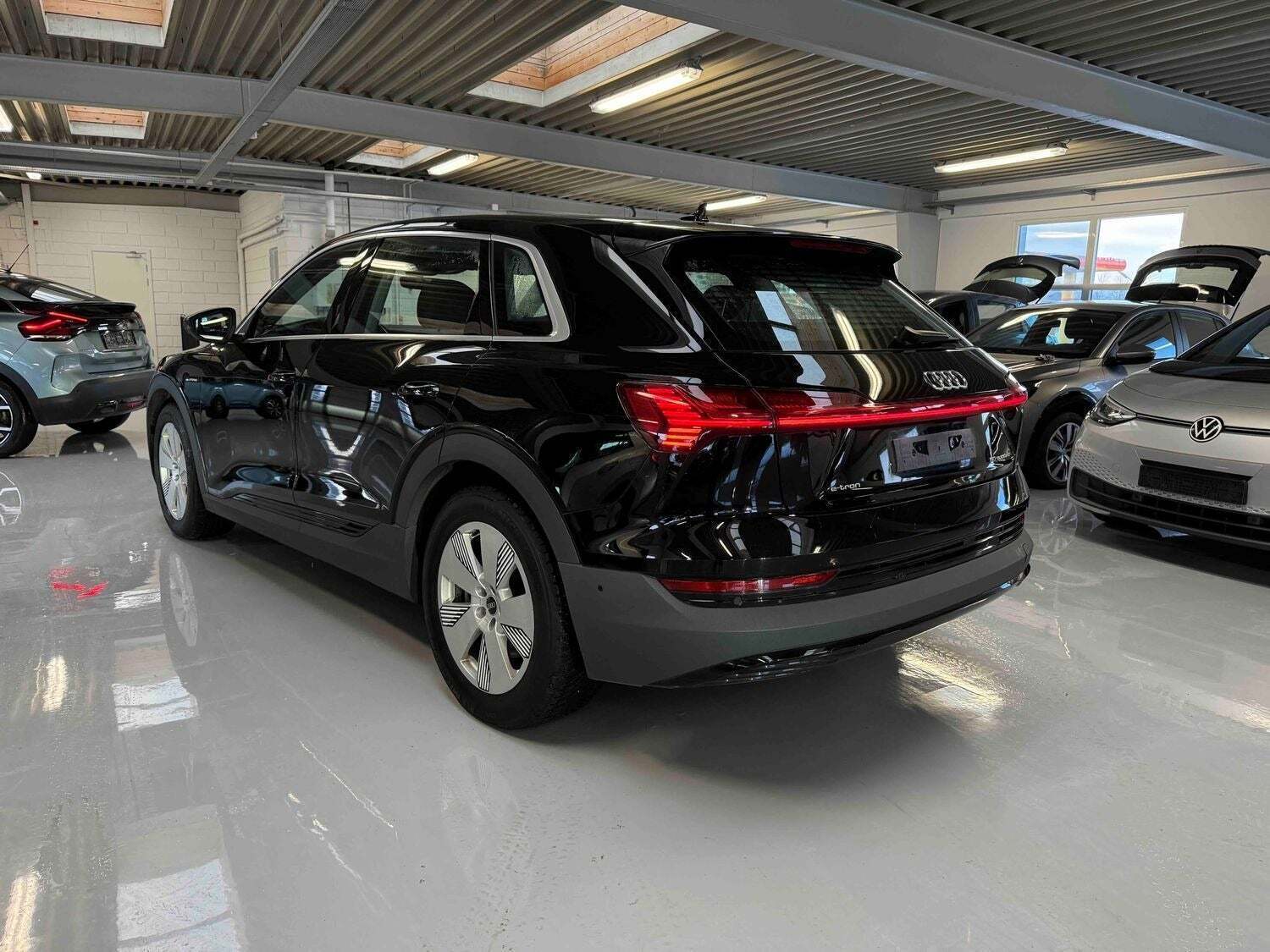 Sort Audi e-tron fra 2020