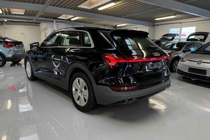 Sort Audi e-tron fra 2020