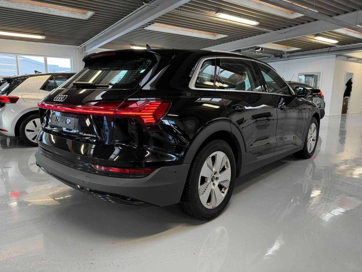 Sort Audi e-tron fra 2020