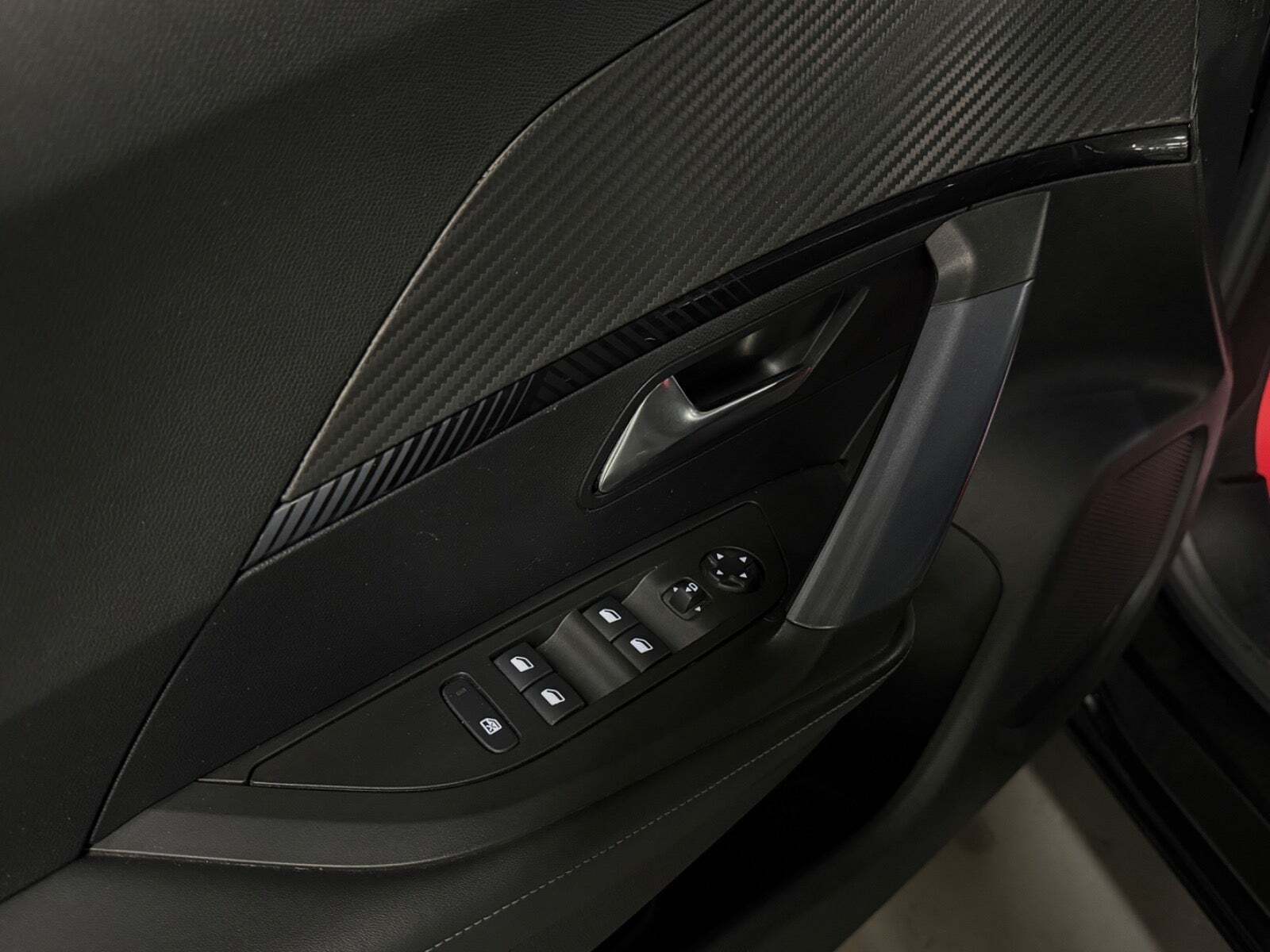 Sort Peugeot e-2008 fra 2021