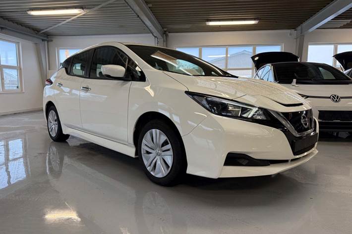 Hvid Nissan Leaf fra 2021