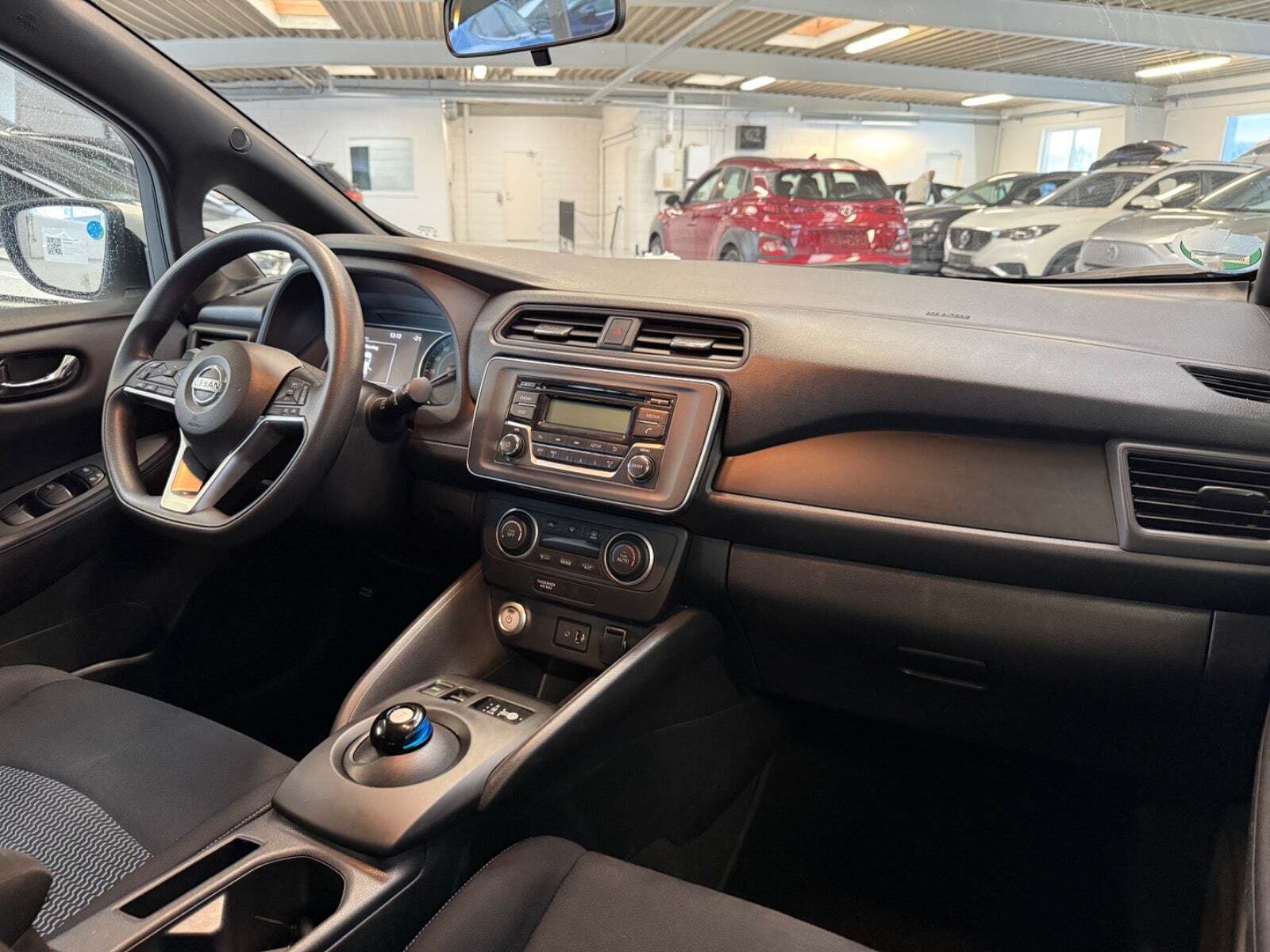 Hvid Nissan Leaf fra 2021