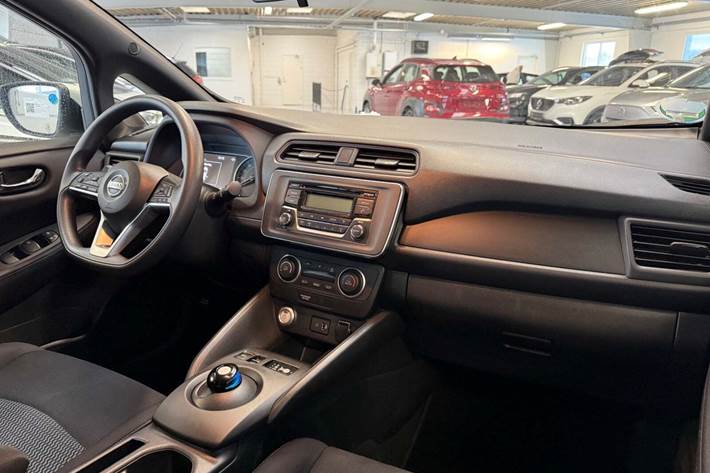 Hvid Nissan Leaf fra 2021