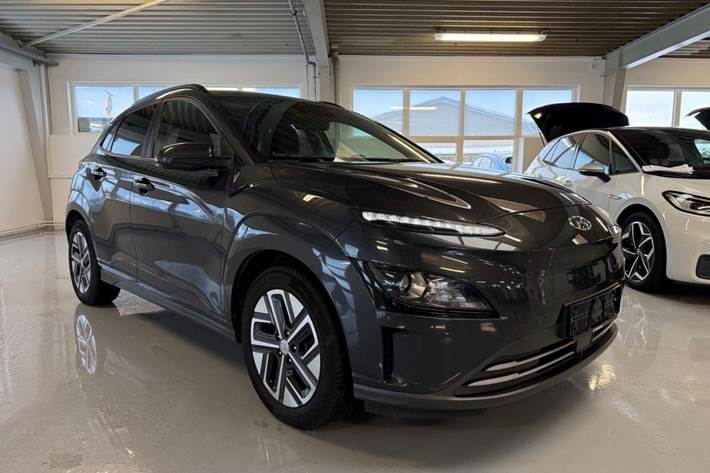 Grå Hyundai Kona fra 2022