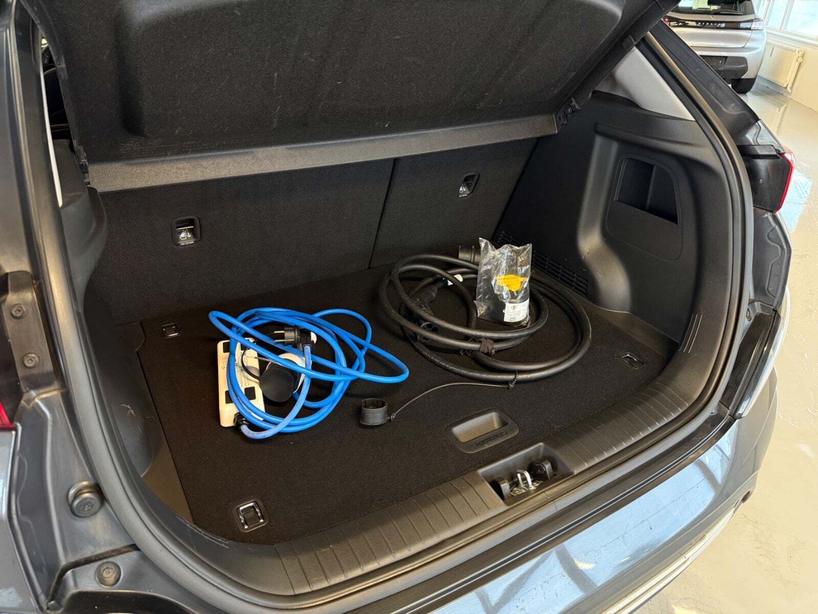 Grå Hyundai Kona fra 2022