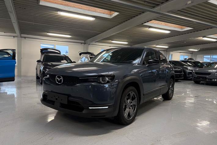 Grå Mazda MX-30 fra 2021 set udefra