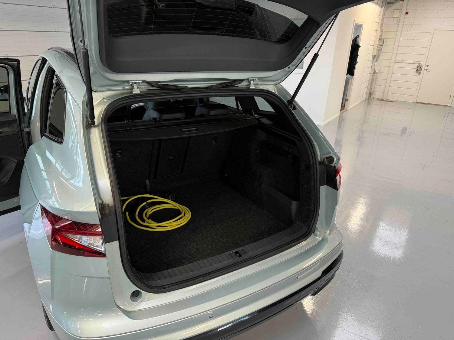 Blå Skoda Enyaq fra 2021