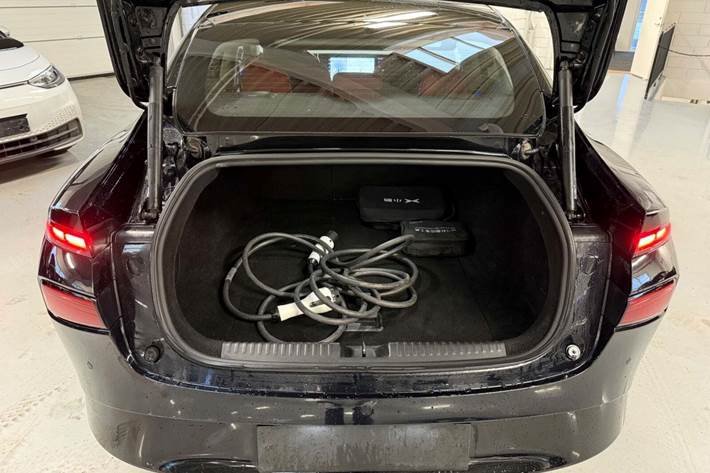 Sort Xpeng P7 fra 2023